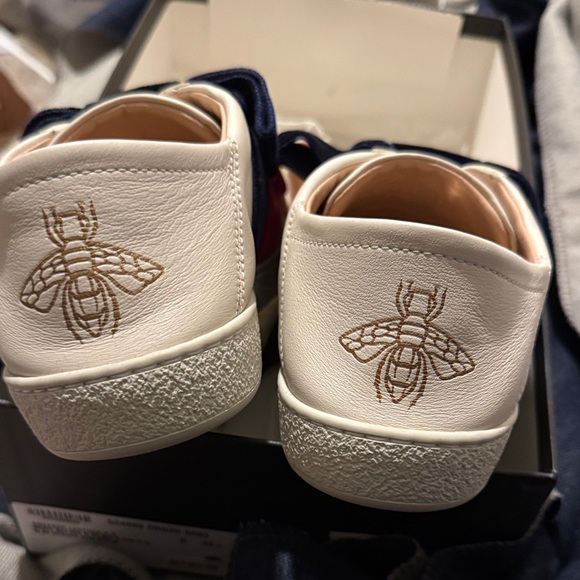 Gucci Cream Sneakers with Red and Blue Velvet Accents nwt in box